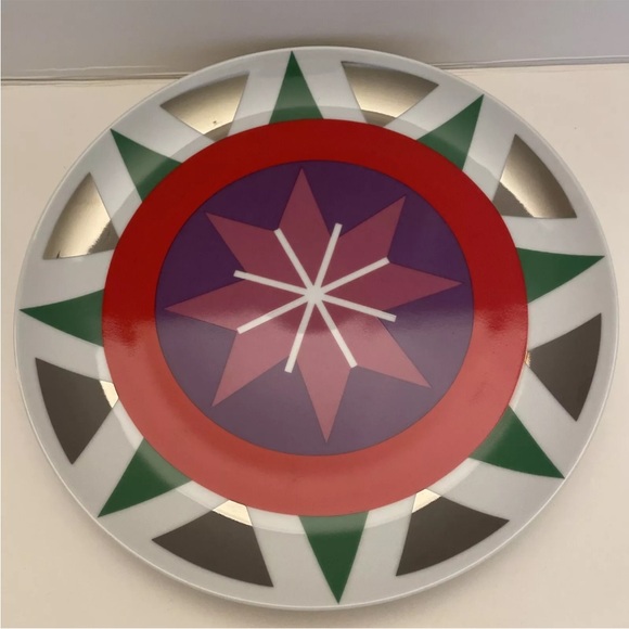 NEIMAN MARCUS Holiday Christmas Plates Set of 4- 9" Please Read - Picture 9 of 11